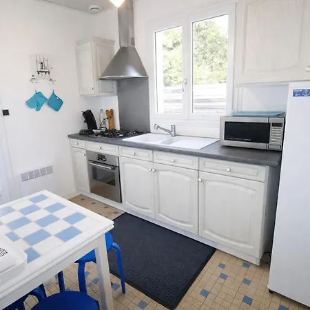 Indépendante Avec Jardin Clos, Proche Et Commerces - Fr-1-22-303 *