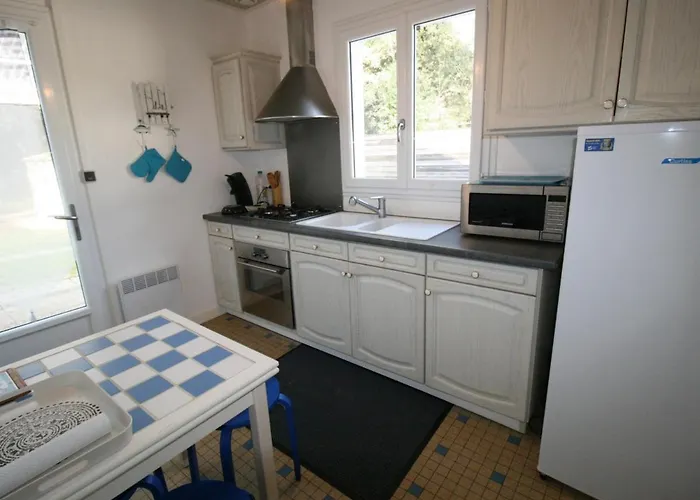 Indépendante Avec Jardin Clos, Proche Et Commerces - Fr-1-22-303